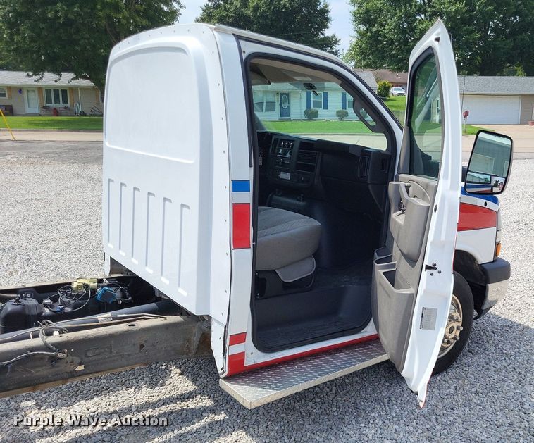 image for item LS9696 2016 Chevrolet 4500  van cab and chassis