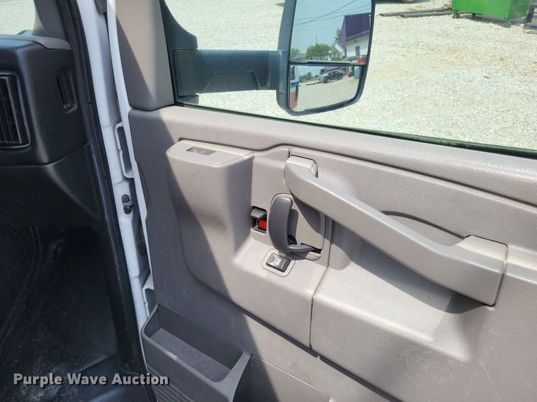 image for item LS9696 2016 Chevrolet 4500  van cab and chassis