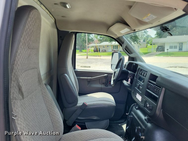 image for item LS9696 2016 Chevrolet 4500  van cab and chassis