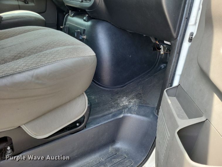 image for item LS9696 2016 Chevrolet 4500  van cab and chassis