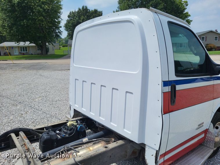 image for item LS9696 2016 Chevrolet 4500  van cab and chassis