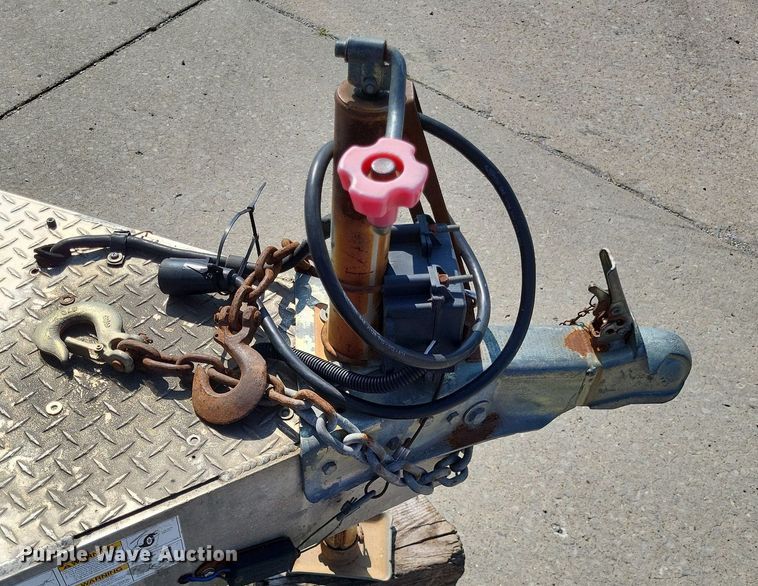 image for item LS9698 2006 Featherlite 4926-8628  enclosed cargo trailer