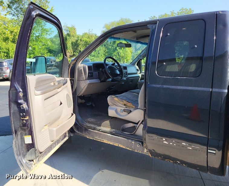 image for item LS9701 1999 Ford F250 Super Duty XLT  SuperCab pickup truck