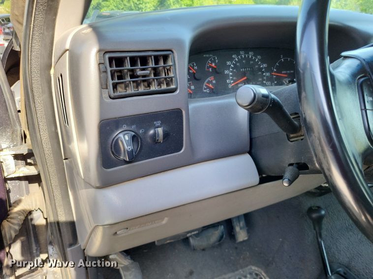 image for item LS9701 1999 Ford F250 Super Duty XLT  SuperCab pickup truck