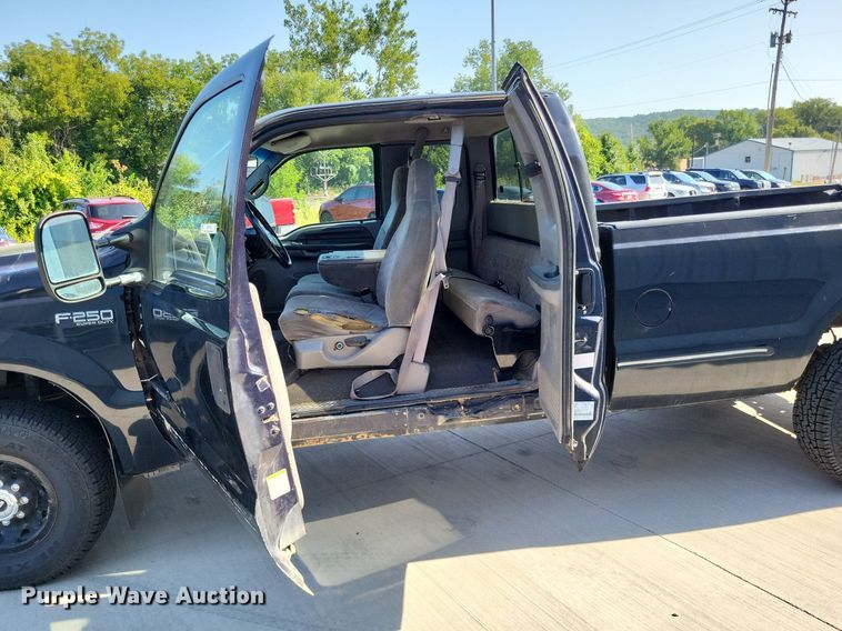 image for item LS9701 1999 Ford F250 Super Duty XLT  SuperCab pickup truck