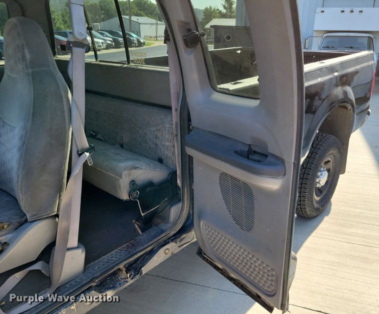 image for item LS9701 1999 Ford F250 Super Duty XLT  SuperCab pickup truck