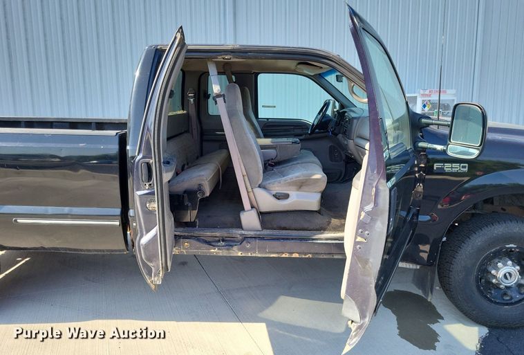 image for item LS9701 1999 Ford F250 Super Duty XLT  SuperCab pickup truck