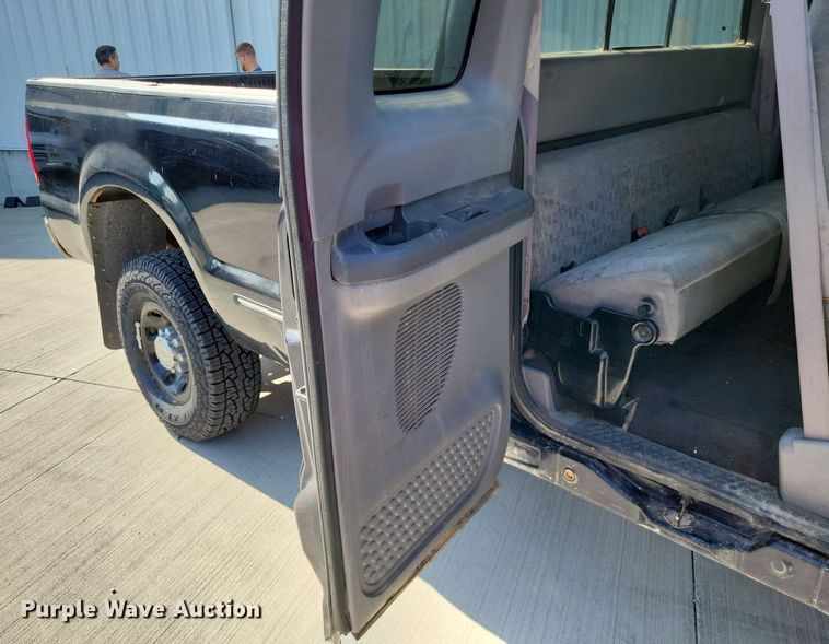 image for item LS9701 1999 Ford F250 Super Duty XLT  SuperCab pickup truck