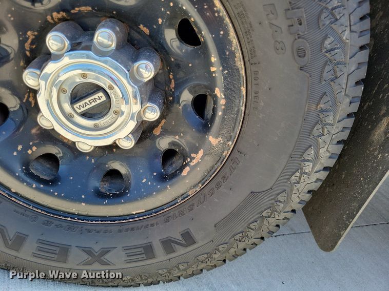 image for item LS9701 1999 Ford F250 Super Duty XLT  SuperCab pickup truck