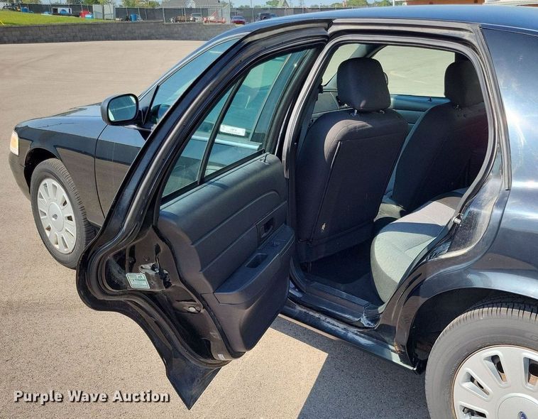 image for item LS9719 2010 Ford Crown Victoria Police Interceptor