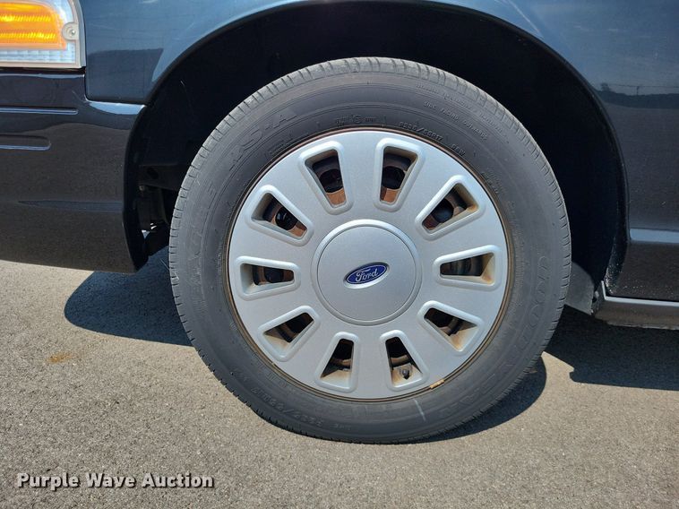 image for item LS9719 2010 Ford Crown Victoria Police Interceptor