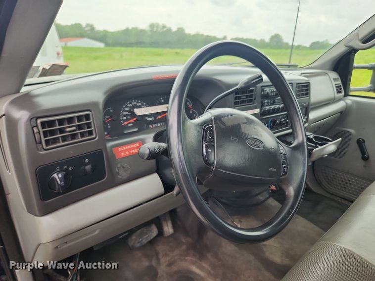 image for item LX9617 2002 Ford F450 Super Duty XL  utility / service truck