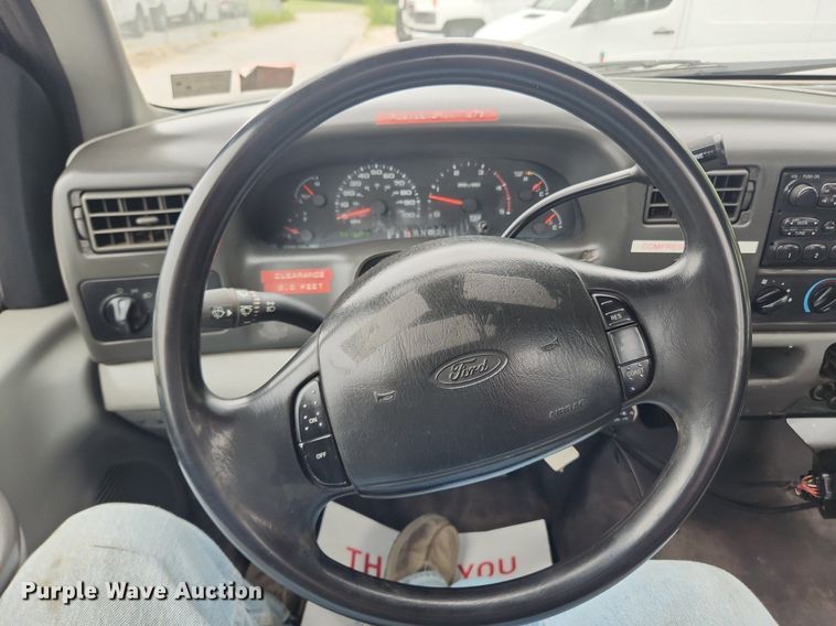 image for item LX9617 2002 Ford F450 Super Duty XL  utility / service truck