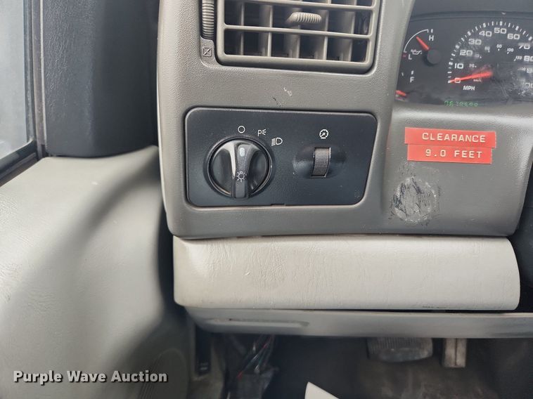 image for item LX9617 2002 Ford F450 Super Duty XL  utility / service truck