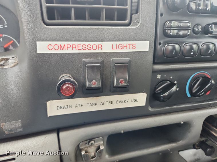 image for item LX9617 2002 Ford F450 Super Duty XL  utility / service truck