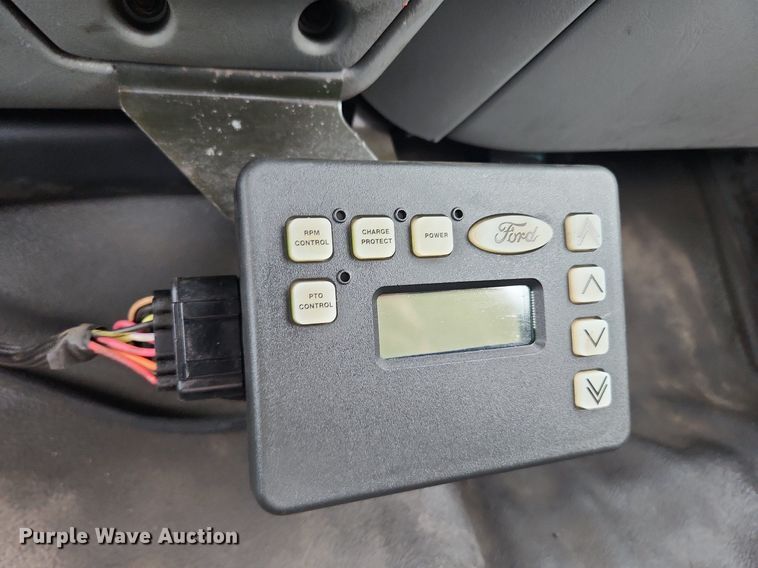 image for item LX9617 2002 Ford F450 Super Duty XL  utility / service truck