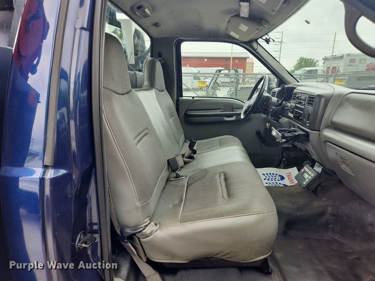 image for item LX9617 2002 Ford F450 Super Duty XL  utility / service truck