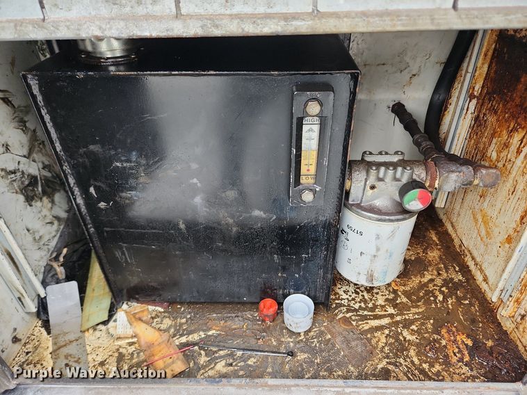 image for item LX9617 2002 Ford F450 Super Duty XL  utility / service truck