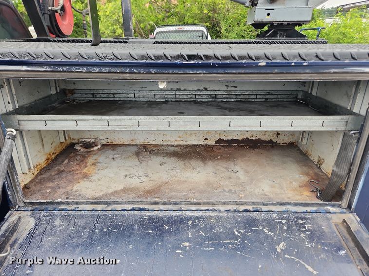 image for item LX9617 2002 Ford F450 Super Duty XL  utility / service truck