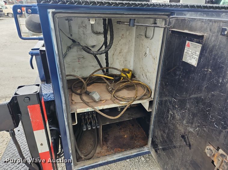 image for item LX9617 2002 Ford F450 Super Duty XL  utility / service truck