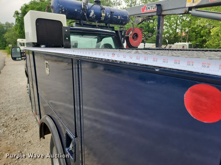 image for item LX9617 2002 Ford F450 Super Duty XL  utility / service truck