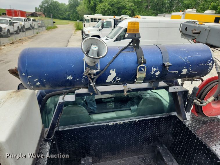 image for item LX9617 2002 Ford F450 Super Duty XL  utility / service truck