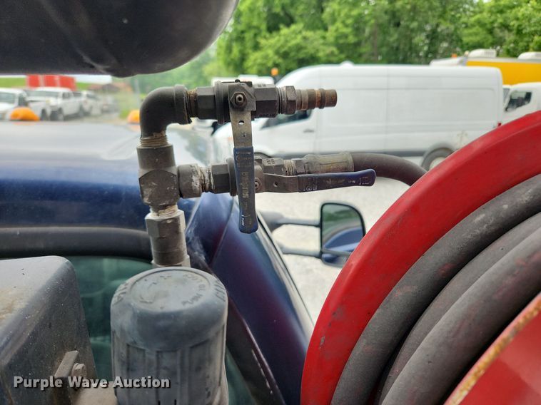 image for item LX9617 2002 Ford F450 Super Duty XL  utility / service truck