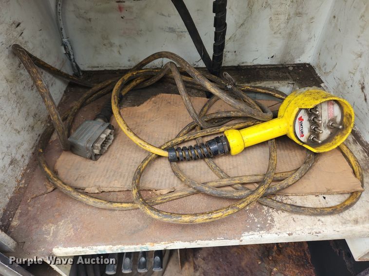 image for item LX9617 2002 Ford F450 Super Duty XL  utility / service truck