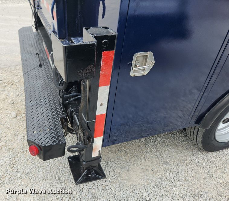 image for item LX9617 2002 Ford F450 Super Duty XL  utility / service truck