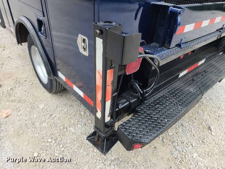 image for item LX9617 2002 Ford F450 Super Duty XL  utility / service truck