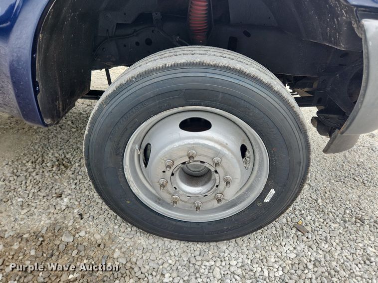 image for item LX9617 2002 Ford F450 Super Duty XL  utility / service truck