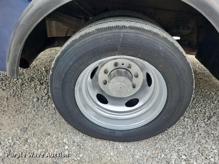 image for item LX9617 2002 Ford F450 Super Duty XL  utility / service truck