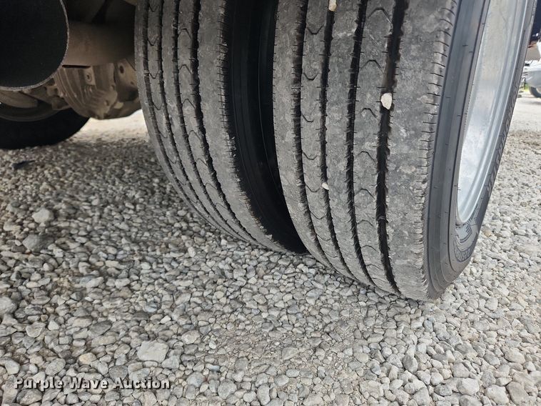 image for item LX9617 2002 Ford F450 Super Duty XL  utility / service truck