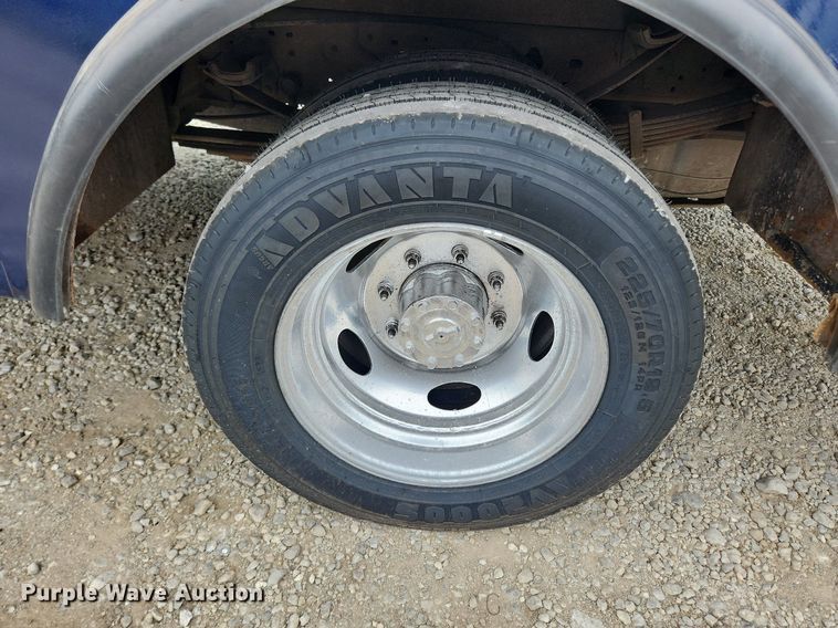 image for item LX9617 2002 Ford F450 Super Duty XL  utility / service truck