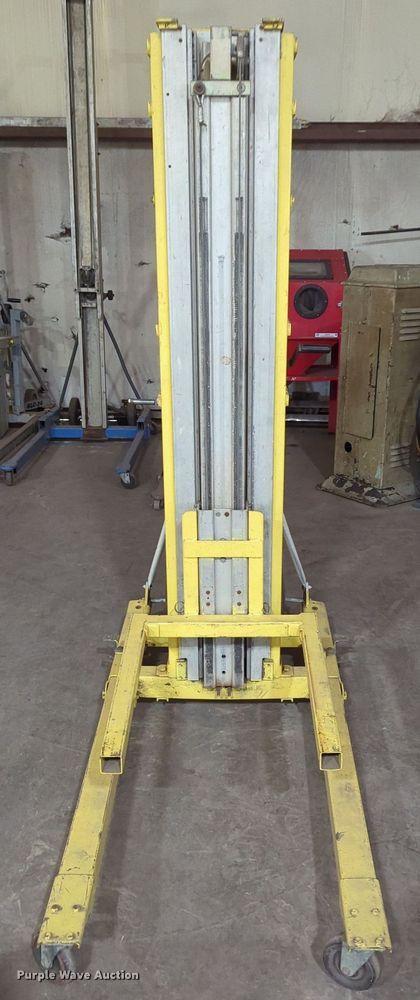 image for item LY9371 Sumner 720  material lift