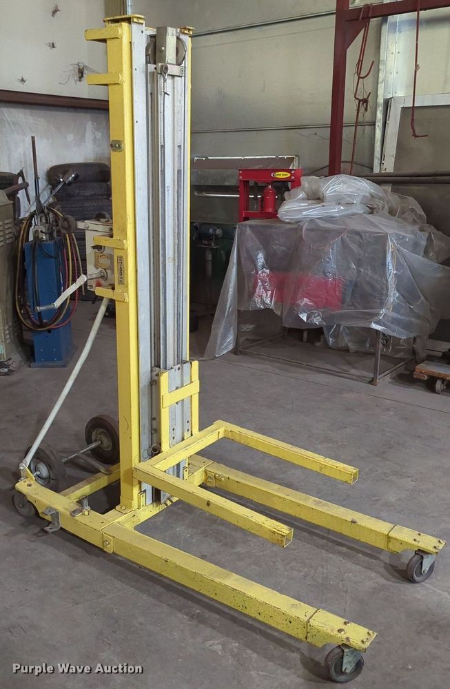 image for item LY9371 Sumner 720  material lift