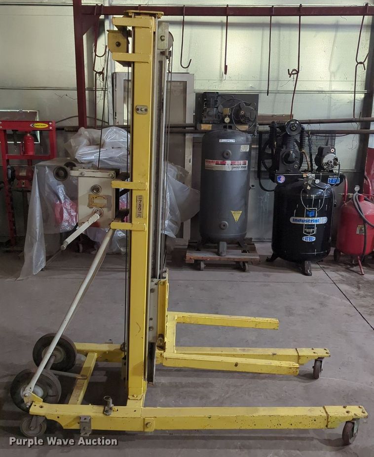 image for item LY9371 Sumner 720  material lift