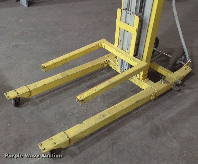 image for item LY9371 Sumner 720  material lift