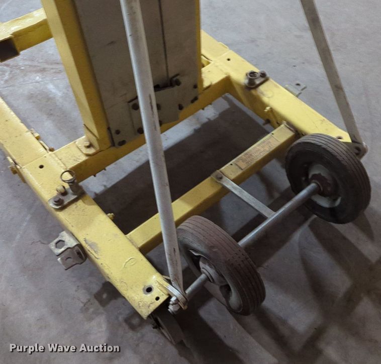 image for item LY9371 Sumner 720  material lift