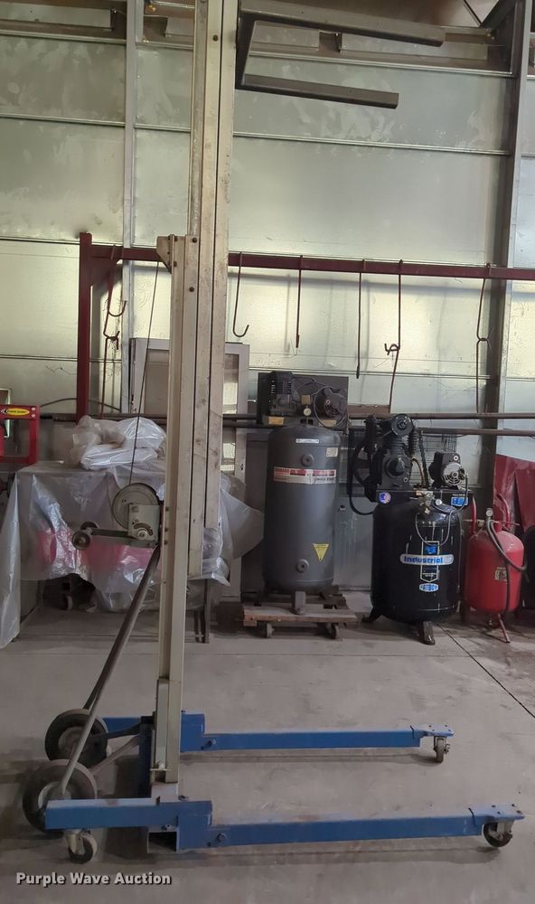 image for item LY9372 Material lift