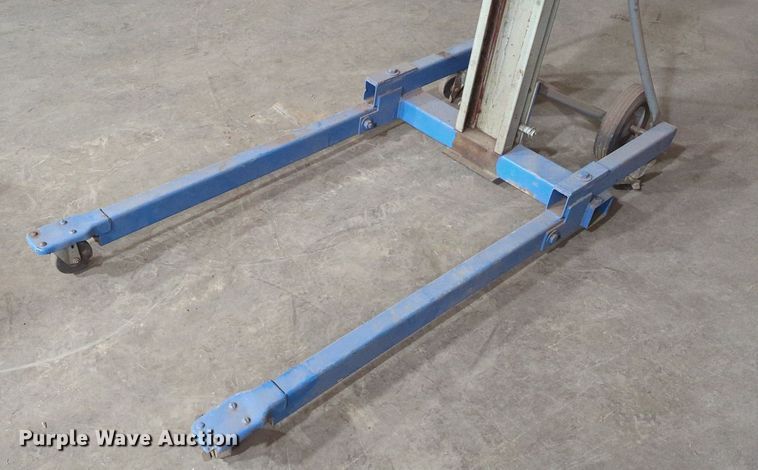 image for item LY9372 Material lift