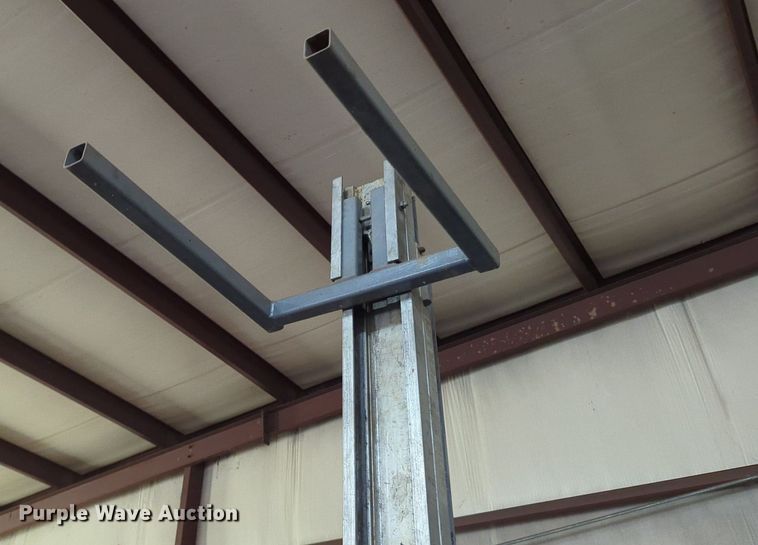 image for item LY9372 Material lift