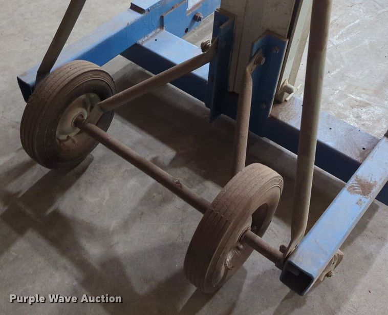 image for item LY9372 Material lift