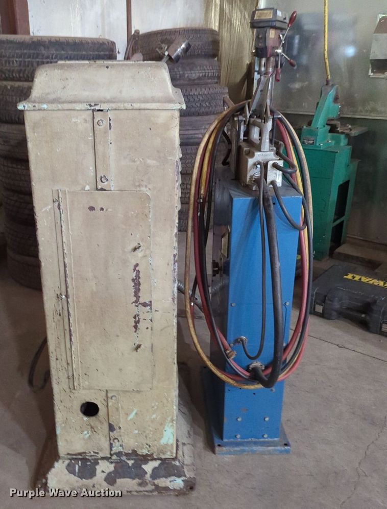 image for item LY9373 (2) spot welders