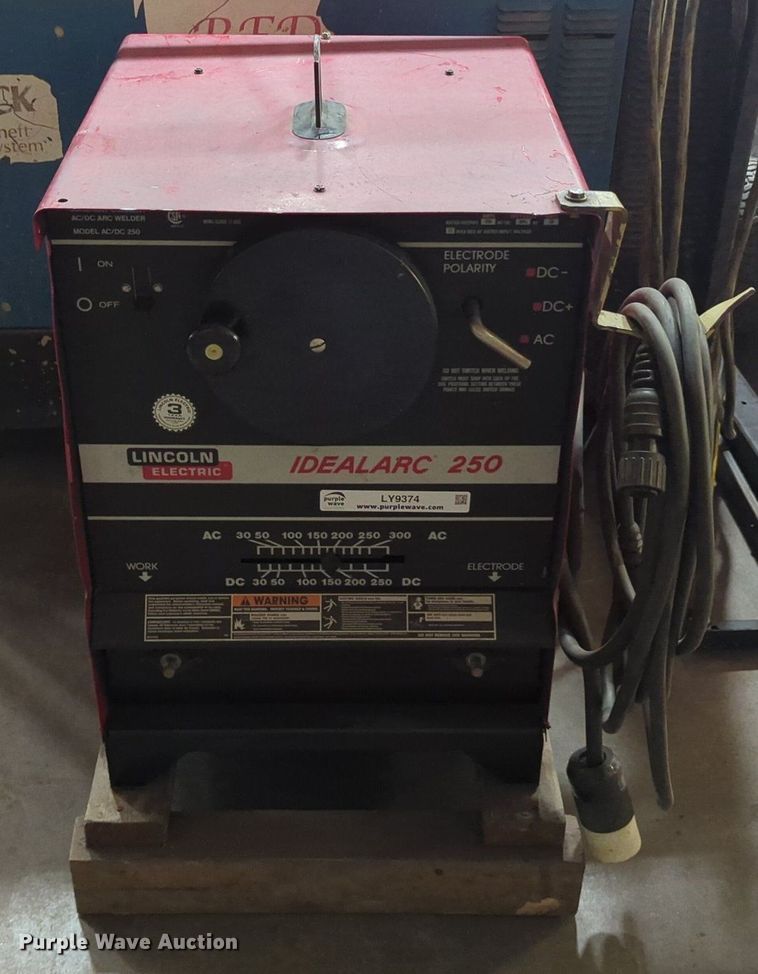 image for item LY9374 Lincoln Electric Idealarc 250  welder