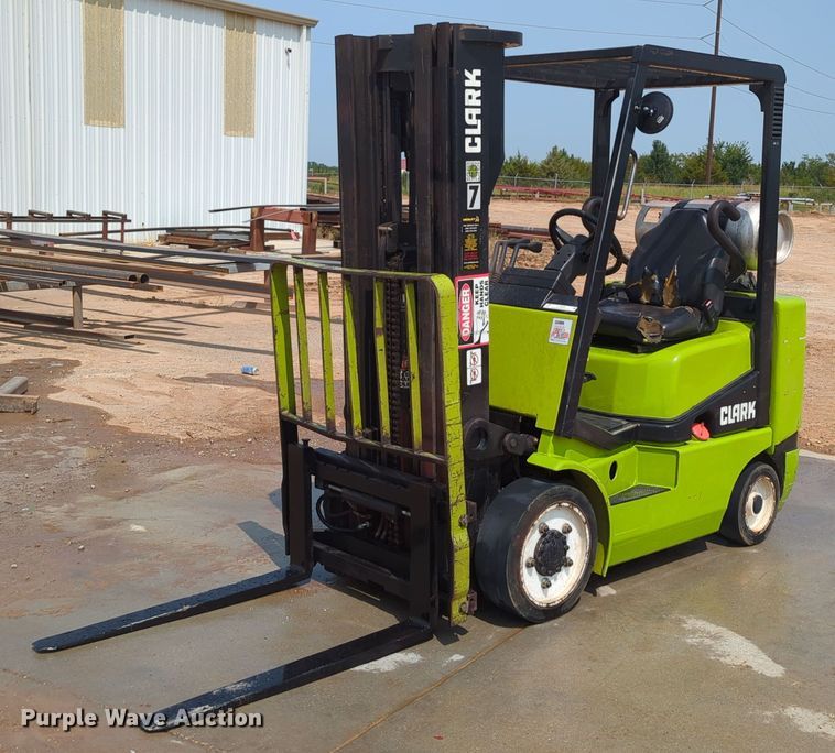 image for item LY9380 Clark CGC25  forklift