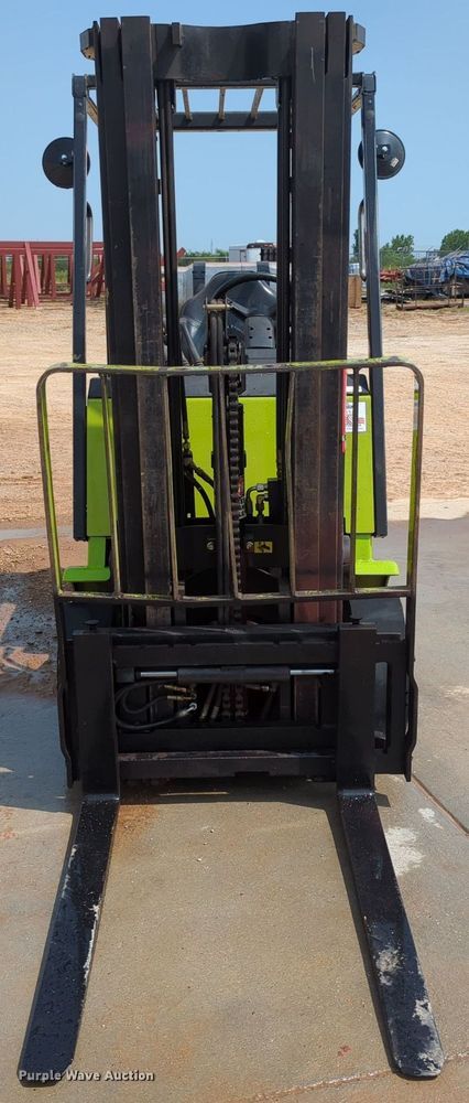 image for item LY9380 Clark CGC25  forklift
