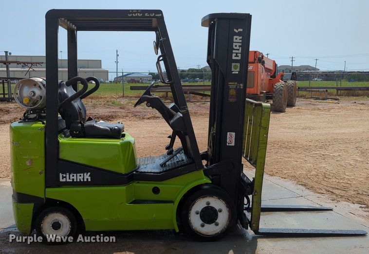 image for item LY9380 Clark CGC25  forklift