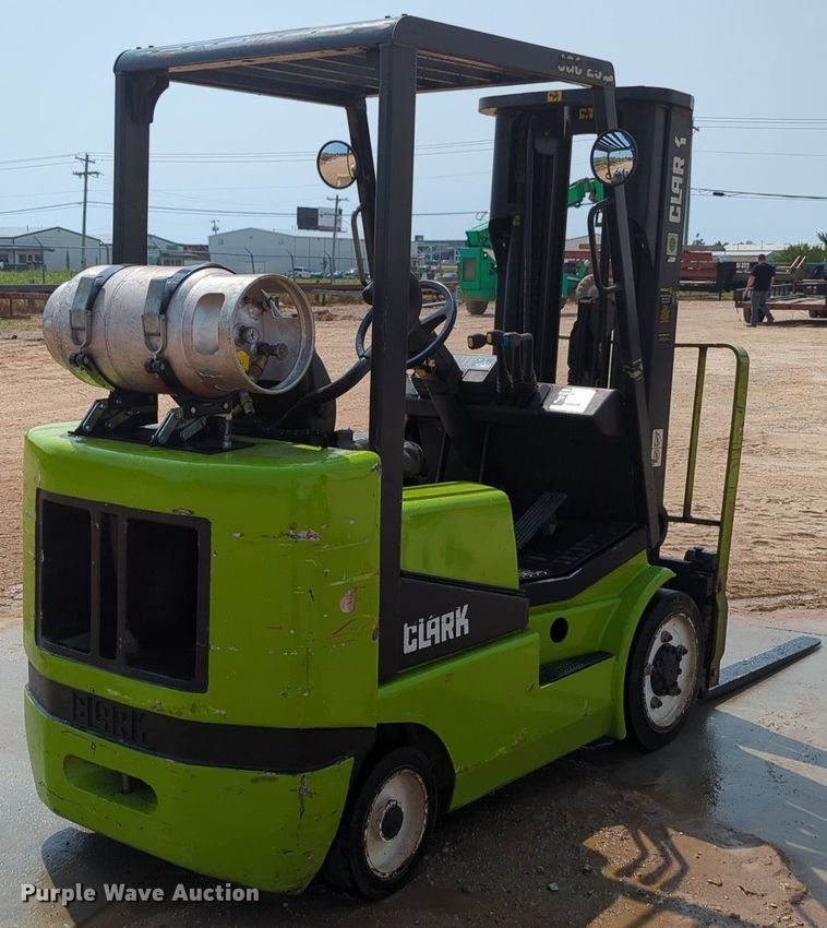 image for item LY9380 Clark CGC25  forklift