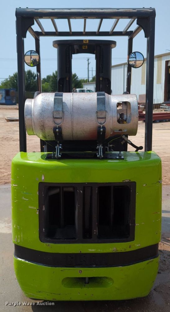 image for item LY9380 Clark CGC25  forklift